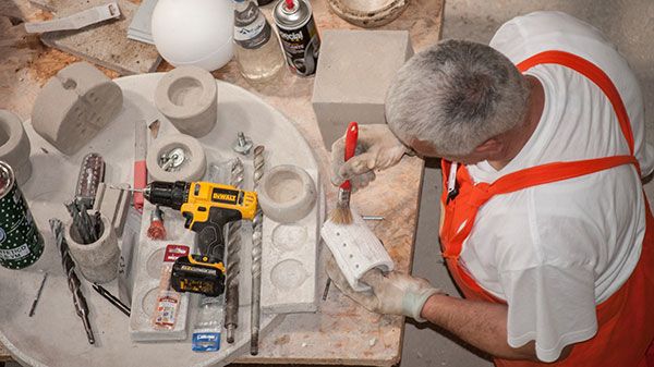 artigiani-fikissimo-artisan-fikissimo un artigiano durante una lavorazione dei prodotti fikissimo